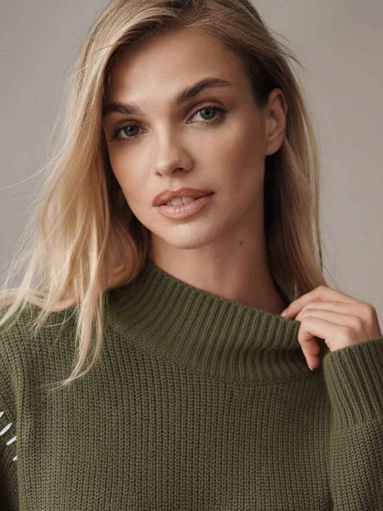 Mock Neck Pullover with Contrast Stitch